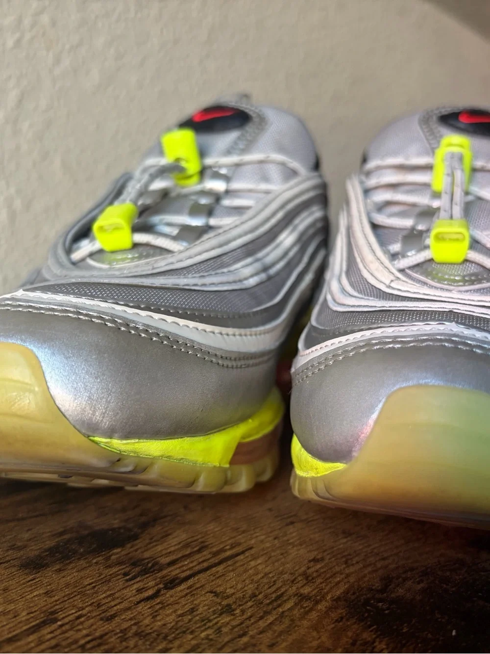 Nike Big Kids 7Y / Men’s 7 / Women’s 8.5 Air Max 97 RFT GS Silver Volt Red